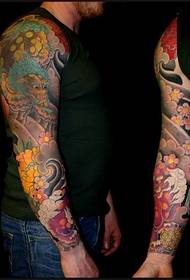 Luca ortis tradičné tetovanie kvetinových ramien