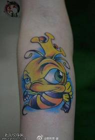 Tatuado de brako kolona pajacaj fiŝoj