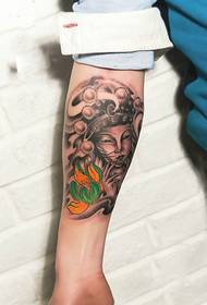 Buda irudiaren lotus besoaren tatuaje argazkia