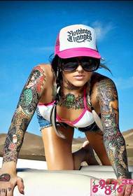 Bikini go'zallik qo'lining shaxsiyati yovvoyi zarb