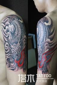 Tatuaje de unicornio do brazo do neno