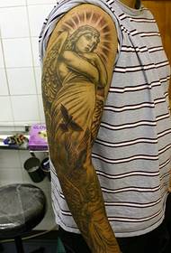 Elegante y elegante tatuaje de brazo de flor de ángel