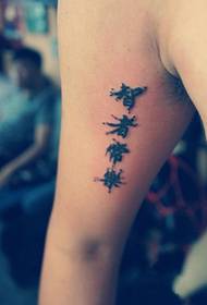Käsivarren sisällä kiinalaiset merkit, tatuointikuvat
