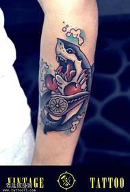 Arm färg personlighet haj tatuering mönster