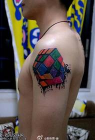 Pola tato kiub warna