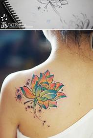 Akwarela ramię mały wzór lotosu tatuaż