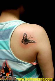 Kis mini pillangó tetoválás minta a vállán