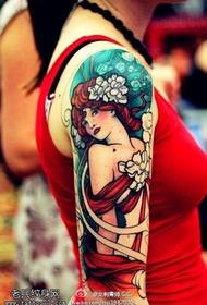 Modello di tatuaggio da ragazza con personalità color braccio
