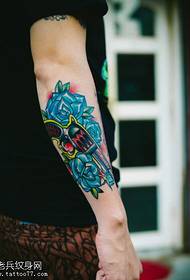 Arm väri ruusu pistooli tatuointi kuva