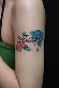 手臂彩色花朵水珠英文纹身图案图片