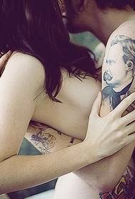 Ritratto di braccio uomo ritratto in stile europeo modello di tatuaggio