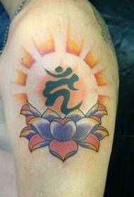 လူလက်မောင်းပေါ်တွင် Sanskrit Sanskrit lotus tattoo ပုံစံ