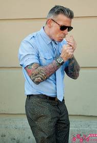Tatuaggio braccio personalità uomo europeo e americano
