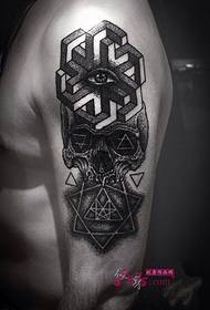 Tatuaggio braccio grafica geometria teschio arte