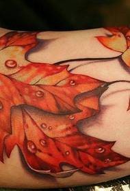 Barneko koloreko triangeluaren astigar tatuaje eredua