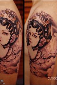 Modello tatuaggio fiore color braccio