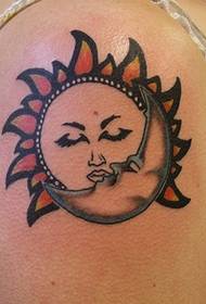 Tattoo diell i plotë në krah 25085 @ Tattoo i bukur i luanit totem në krahun e madh