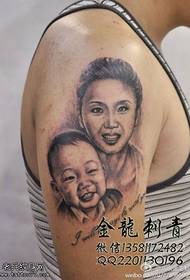Arm realistische Frau und Frau Porträt Tattoo Muster