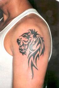 Tatuagem de totem de leão de braço dominador