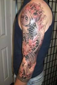 Атмосферска прекрасна лигњи тетоважа со цветни рака