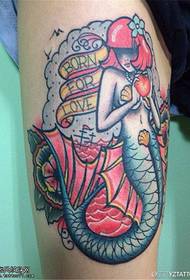 Imagen de tatuaje de sirena de color de brazo