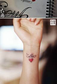 Muñeca ultra simple pequeño fresco pequeño amor tatuaje patrón