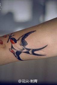 Колір руки особистість татуювання ластівка шаблон