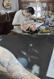 Scena illustrazione bracciu tatuaggio