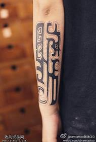 Arm tajomné totem tetovanie vzor