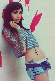 La loro bellezza è sostenuta dai tatuaggi