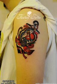 Patrón de tatuaxe de faro de áncora da cor do brazo