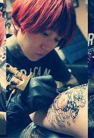 Schoonheid tattoo kunstenaar arm groep tattoo scène