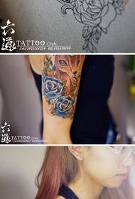 Motif de tatouage fauve intelligent en ficelle à fleurs