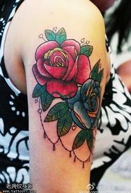 Chikadzi ruoko rose tattoo mufananidzo