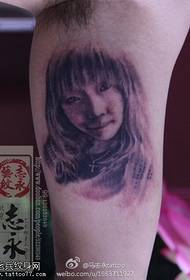 Roztomilý mini portrét tetovanie vzor na vnútornej strane paží