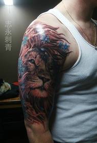 Mfano wa tattoo ya kichwa cha simba wa maji