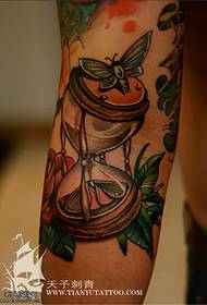 Слика за тетоважа со песочен часовник во боја