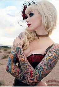 Kaunis kauneus persoonallisuus käsivarsi tatuointi kuva