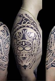 Indiako totem besoaren tatuaje argazkia