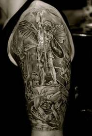 Стильний красивий татуювання ангел на руку