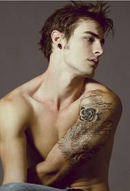 Osobowość zagranicznych chłopców, ładne zdjęcia tatuaży
