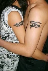 I tatuaggi fanno la loro testimonianza d'amore
