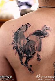 Malowanie tuszem ramię wzór tatuażu konia