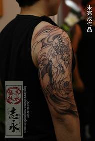 Monochrome inotonga mukadzi tattoo tattoo