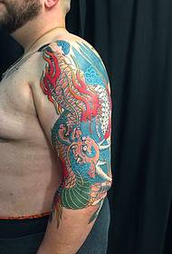 Hluav taws unicorn tattoo nyob rau hauv caj npab