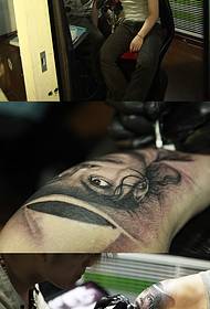 Cena de tatuagem de avatar de braço de Jackson