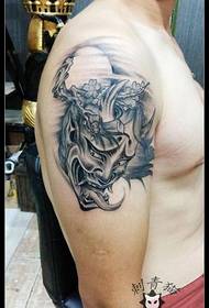 Mokhoa o moholo oa tattoo e ntšo le e putsoa