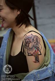 Modello di tatuaggio peonia spalla stile barocco