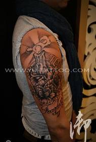 Braccio candela rosa modello tatuaggio