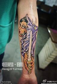 Illustrazione del tatuaggio della ragazza di personalità di colore del braccio